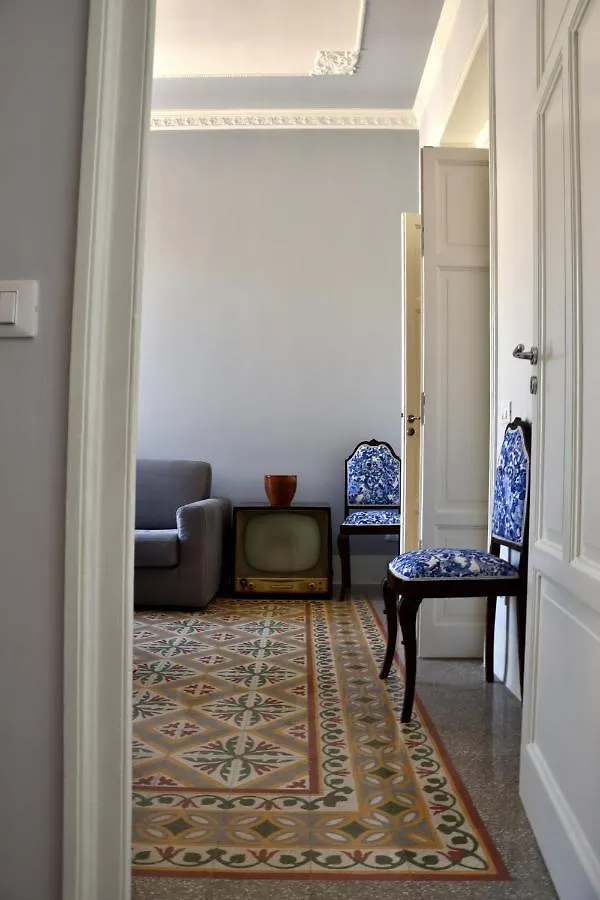 Battisti 18 Vintage Rooms Palermo Italien