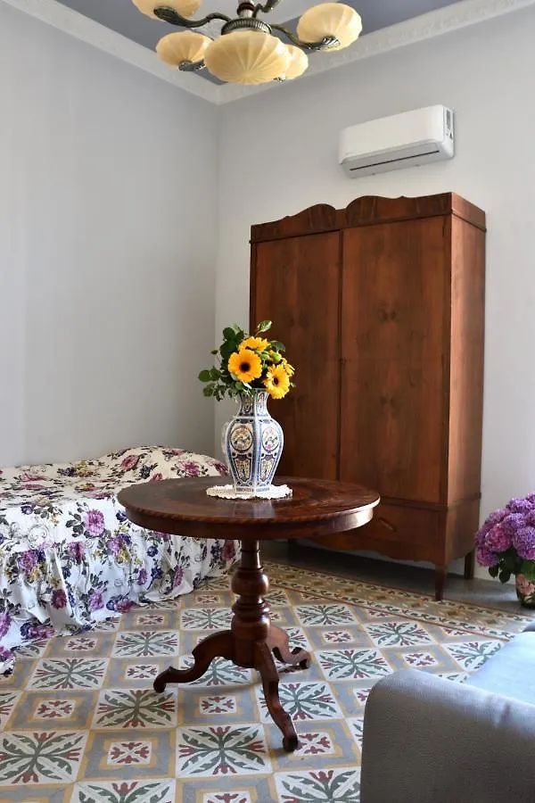 Battisti 18 Vintage Rooms Palermo Italia
